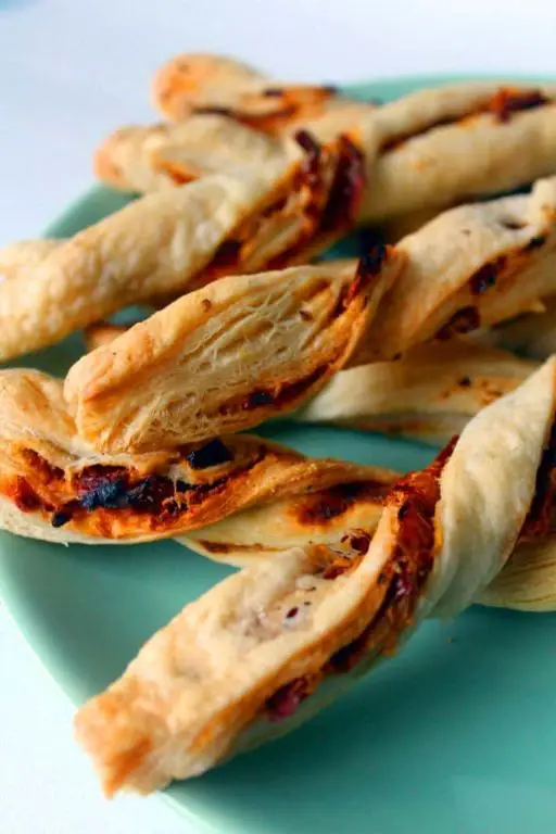 Sun-Dried Tomato and Feta Cheese Straws