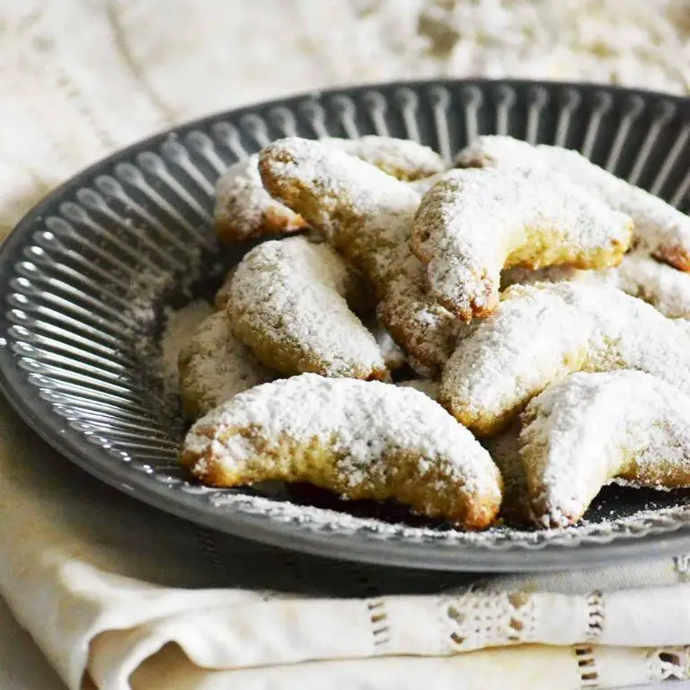 Swedish Walnut Crescent Cookies