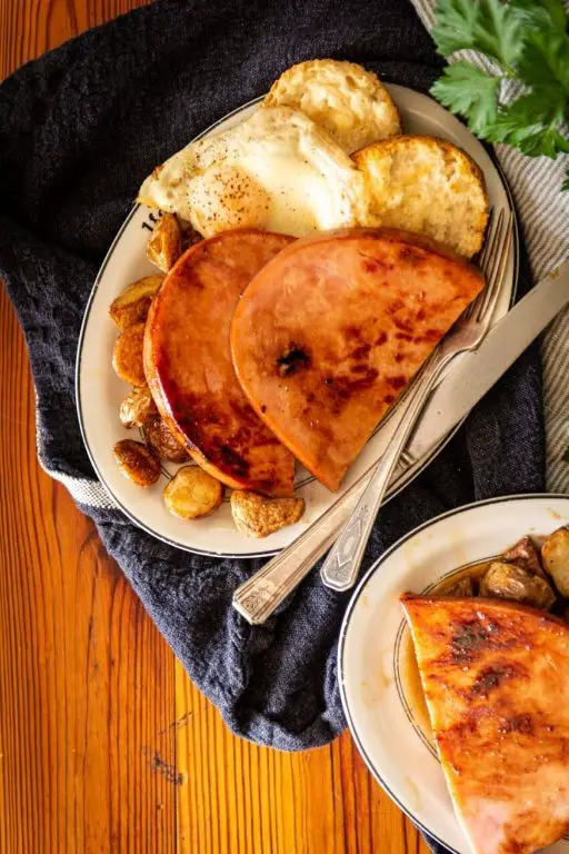 Sweet and Tangy Red-Eye Gravy with Maple Syrup