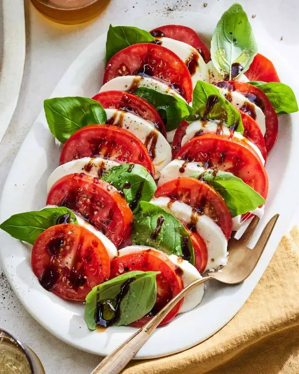Tomato Basil Caprese Salad