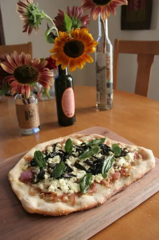 Trumpet Mushroom and Caramelized Onion Pizza