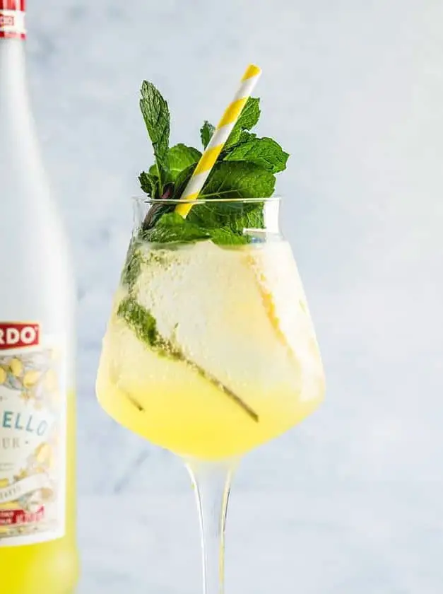 Limoncello Spritz