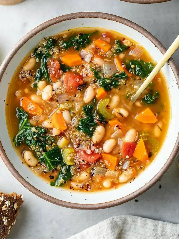 Kale, Quinoa & White Bean Soup