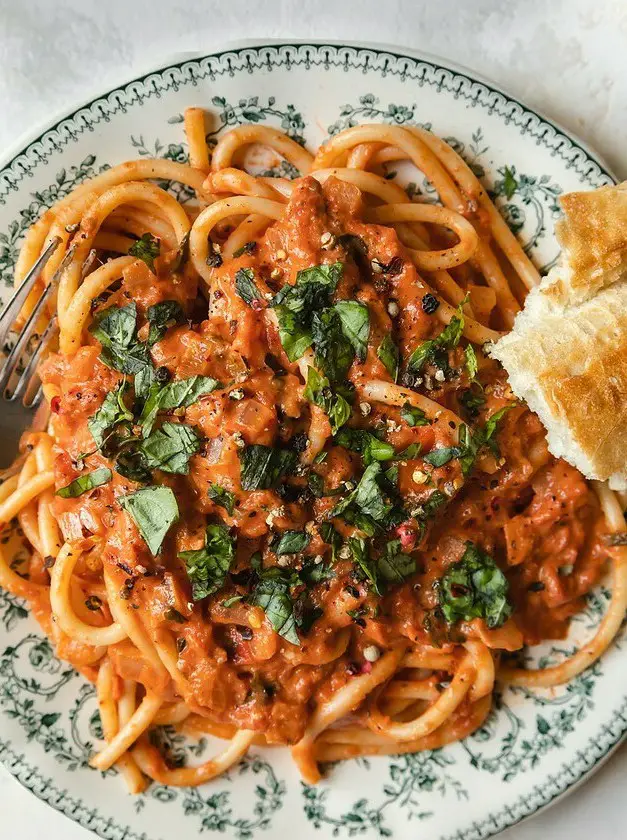 Bucatini with Spicy Vodka Sauce