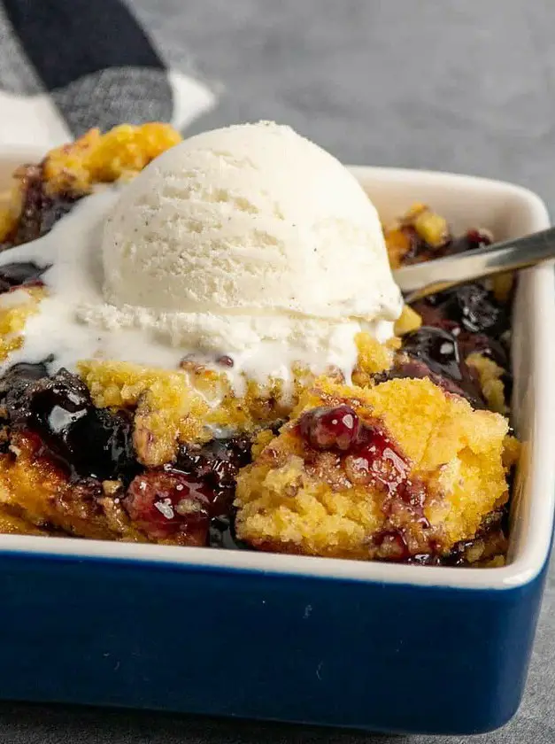 Crock Pot Blueberry Cobbler