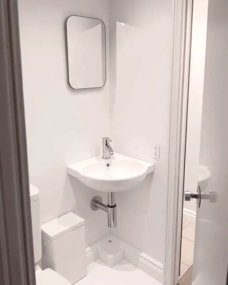 Corner Sinks to Utilize Tight Spaces