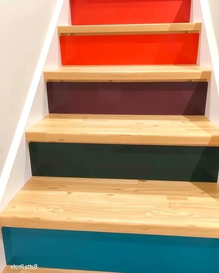 White Oak Stairs with Contrasting Risers